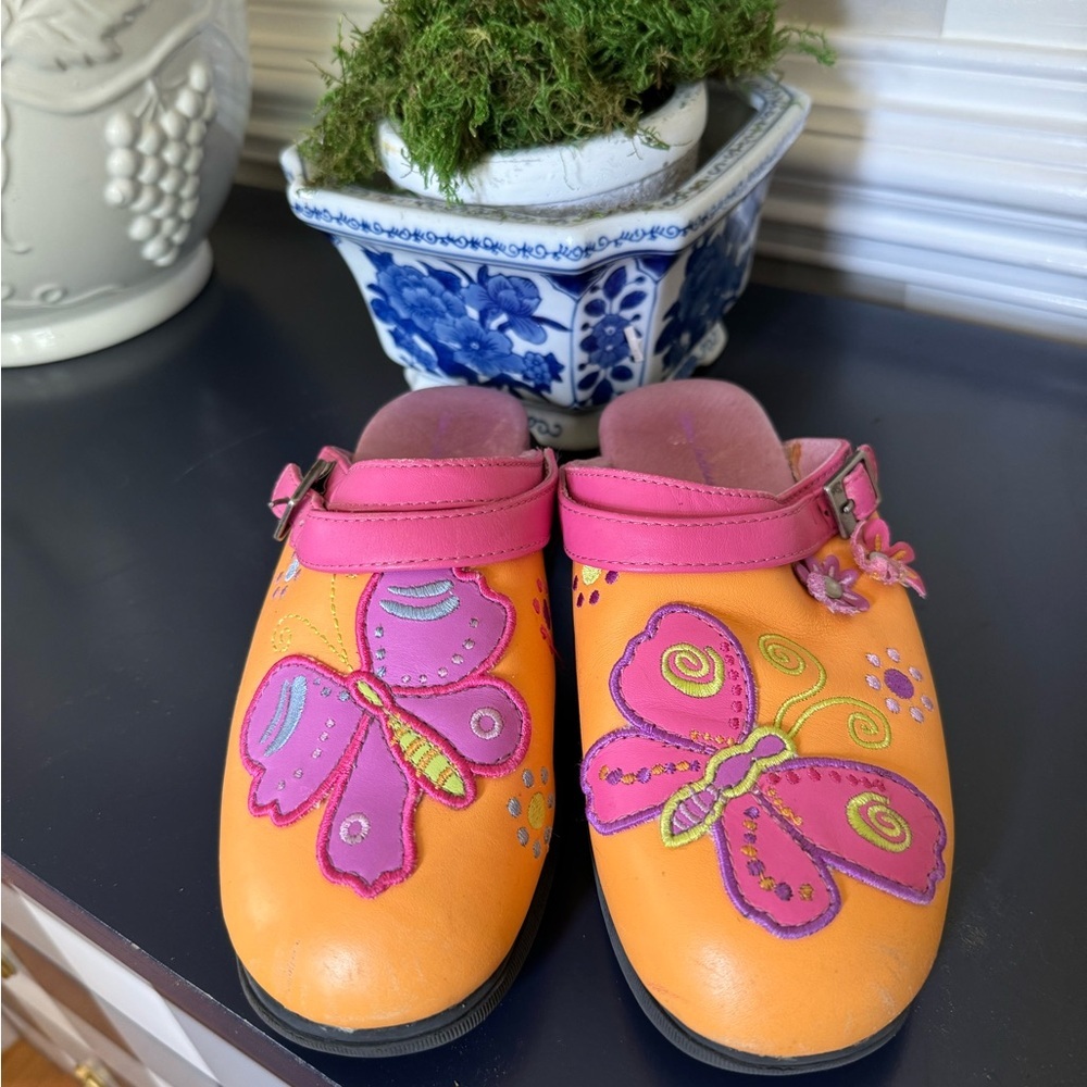 HANNA ANDERSSON colorful butterfly leather  girl’s clogs-European size 36